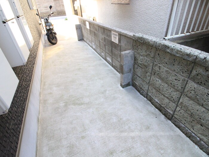 物件外観写真5　(駐輪場)