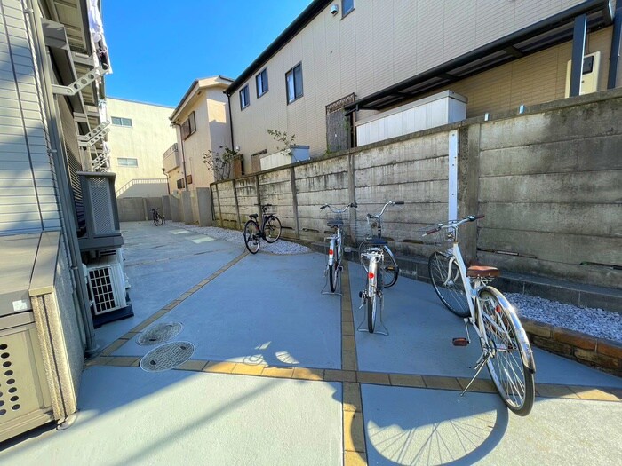 物件外観写真2　(駐輪場)