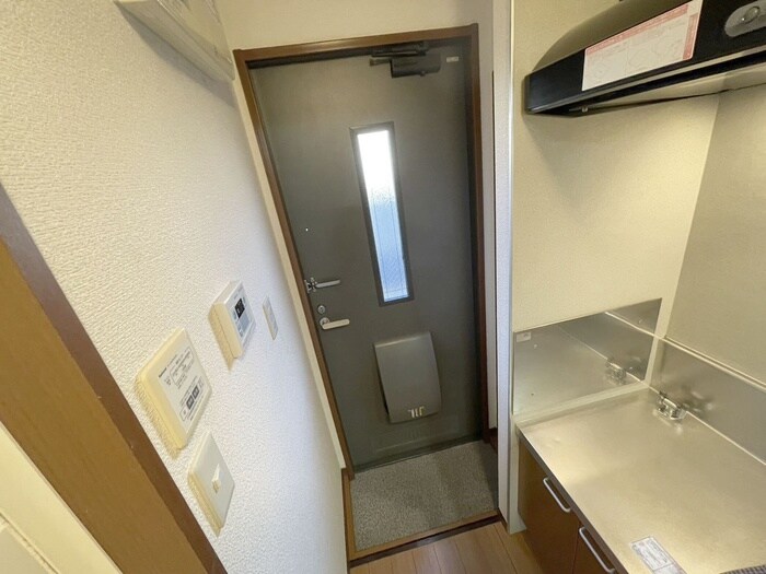 物件内観写真16　(玄関)