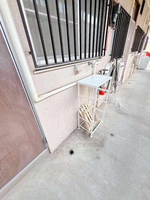 物件内観写真16　(洗濯機置場)