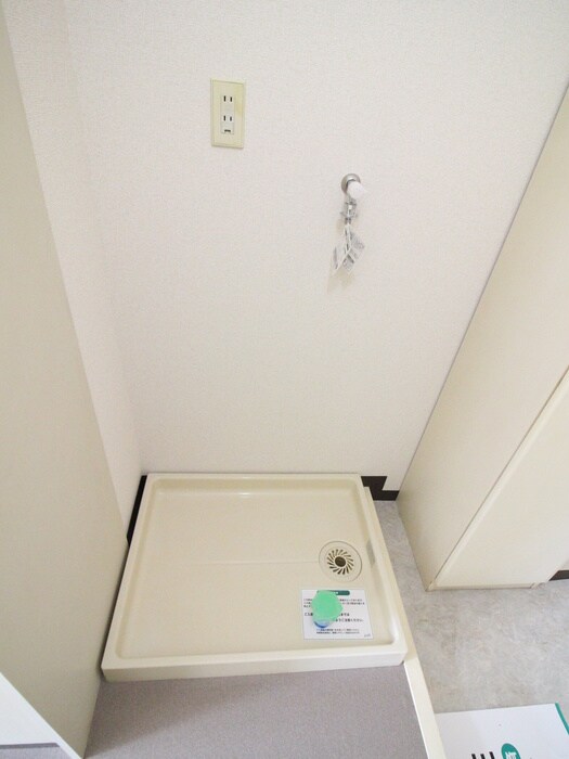 物件内観写真13　(洗濯機置場)