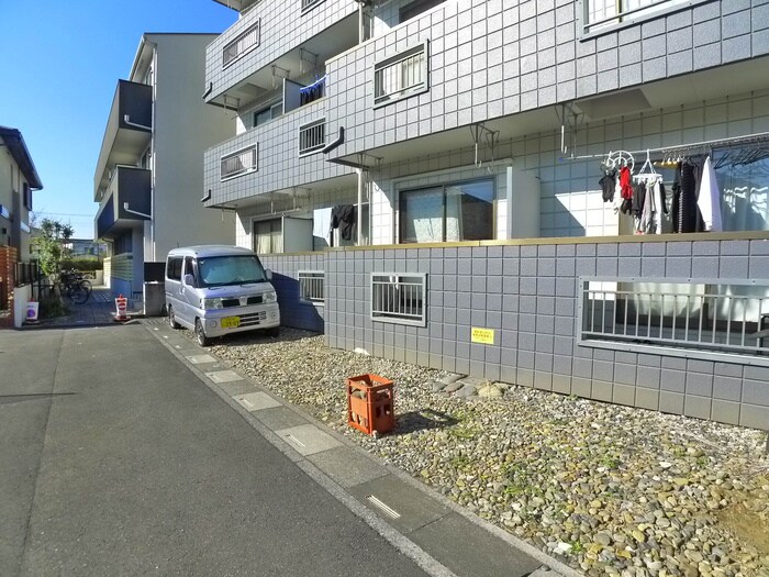 物件外観写真4　(駐車場)