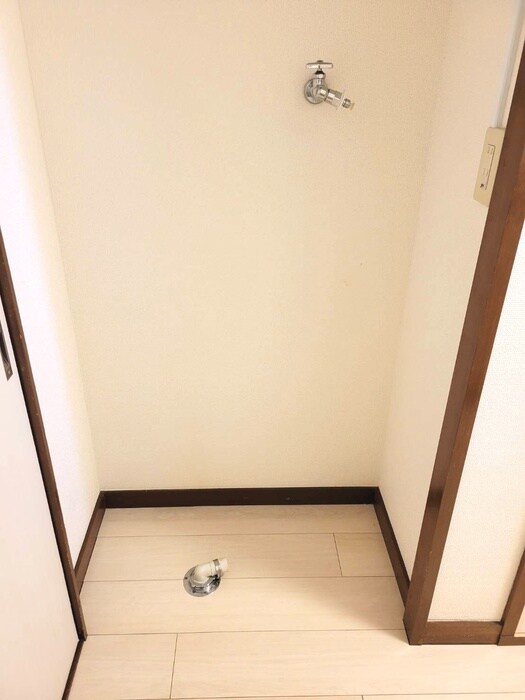 物件内観写真17　(洗濯機置場)