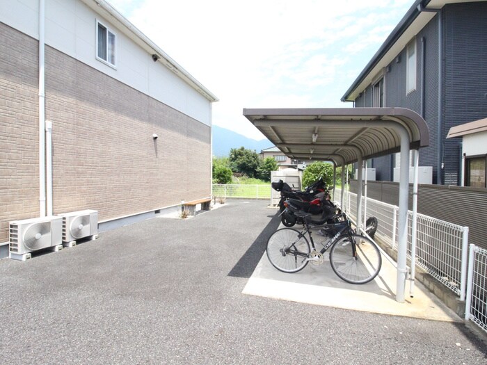 物件外観写真4　(駐輪場)