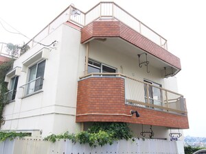 丘の上マンション（202）外観写真