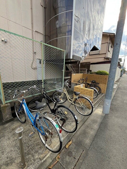 物件外観写真4　(駐輪場)