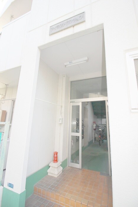 物件外観写真3　(エントランス部分)