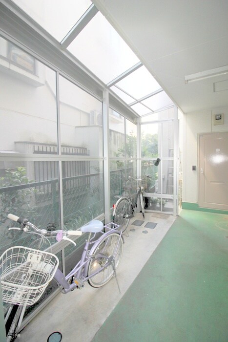物件外観写真4　(駐輪場)