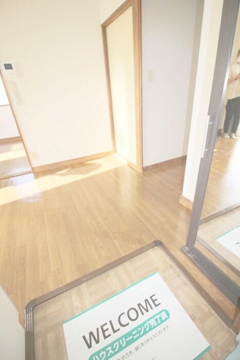物件内観写真12　(玄関)