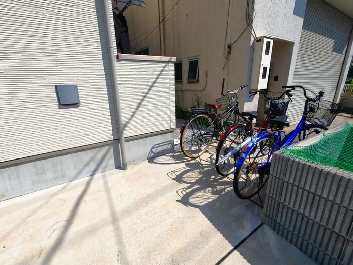 物件外観写真5　(駐輪場)