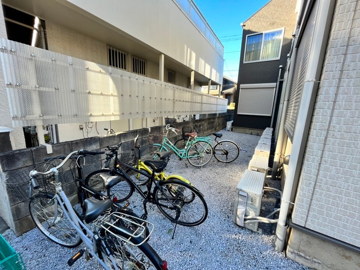 物件外観写真5　(駐輪場)