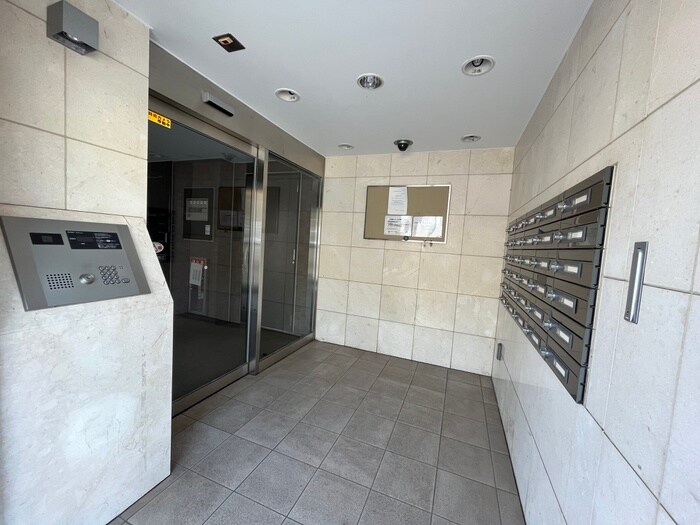 物件外観写真3　(エントランス部分)