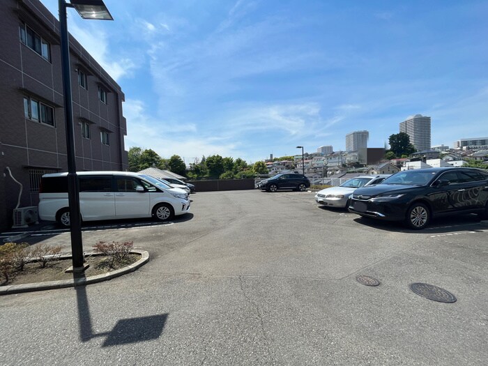 物件外観写真4　(駐車場)