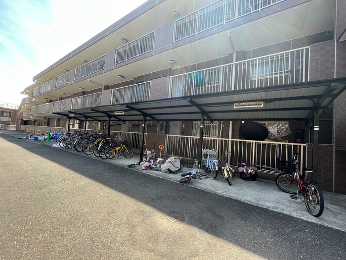 物件外観写真5　(駐輪場)