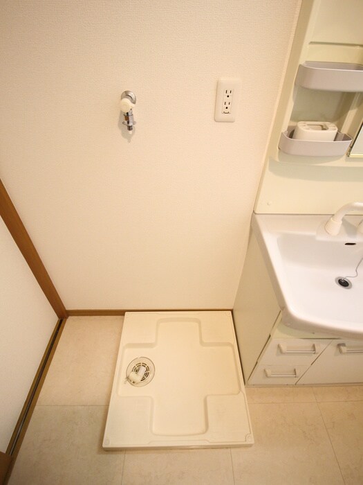 物件内観写真18　(洗濯機置場)