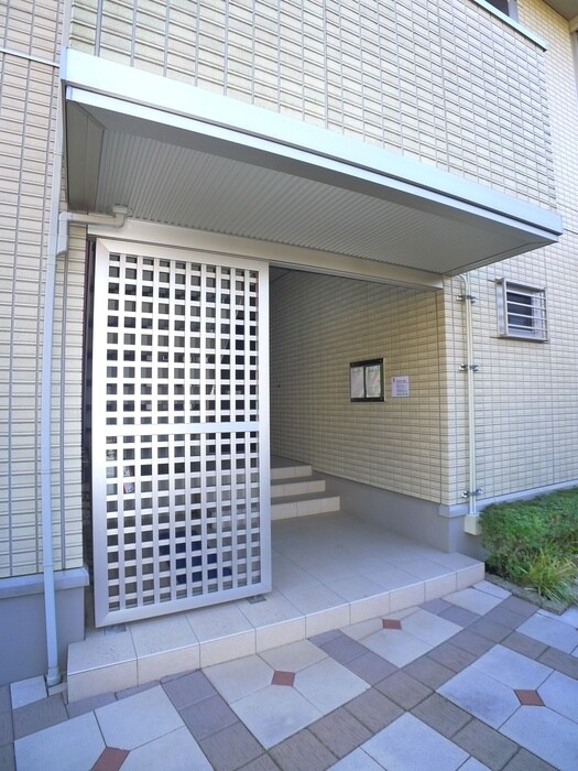 物件外観写真5　(エントランス部分)