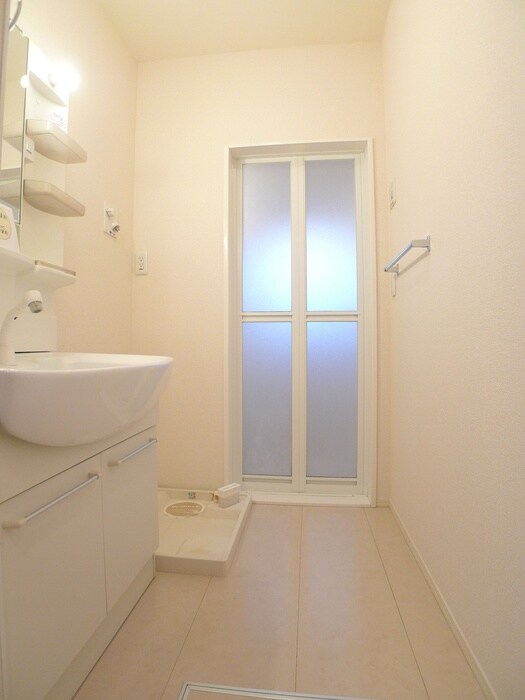 物件内観写真14　(洗濯機置場)