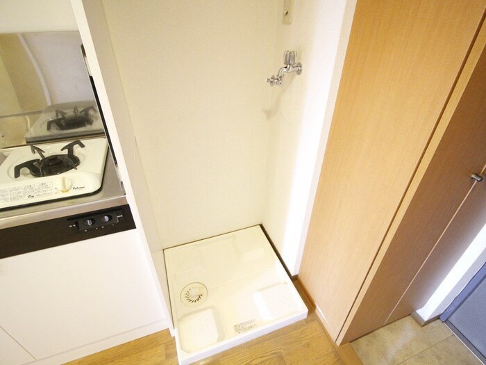 物件内観写真18　(洗濯機置場)