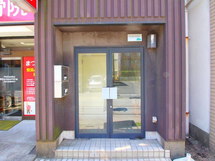 物件外観写真4　(エントランス部分)