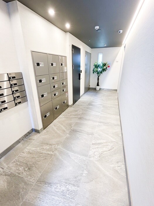 物件外観写真2　(エントランス部分)