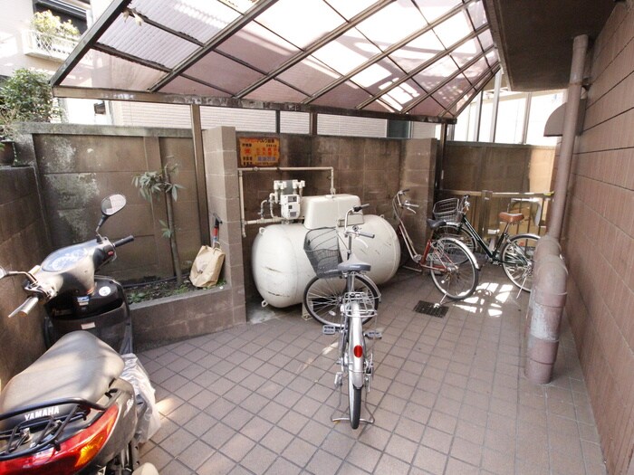 物件外観写真3　(駐輪場)