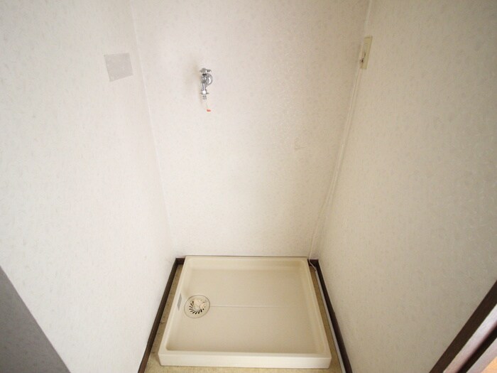 物件内観写真11　(洗濯機置場)