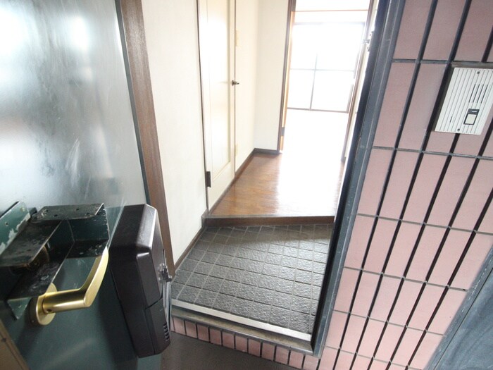 物件内観写真16　(玄関)