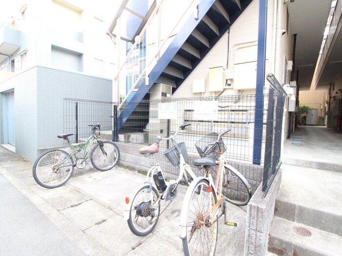 物件外観写真4　(駐輪場)