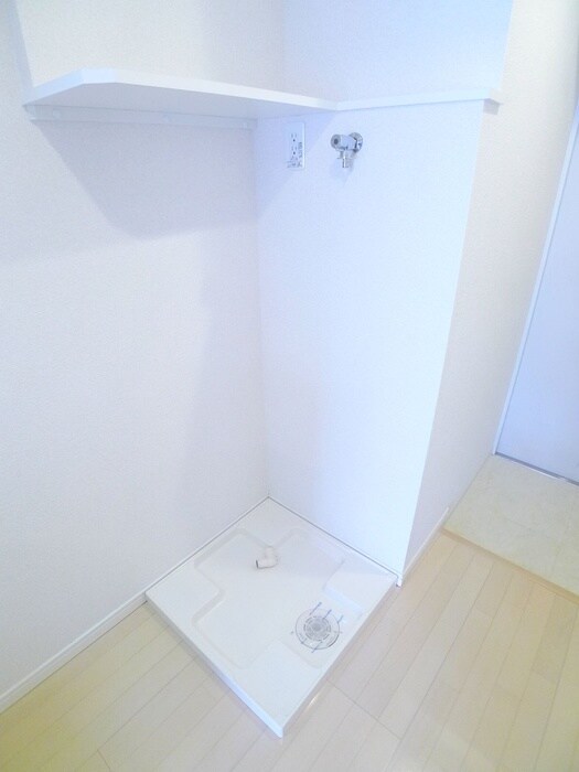 物件内観写真13　(洗濯機置場)