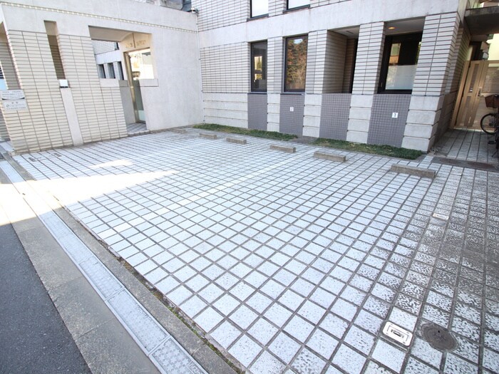 物件外観写真4　(駐車場)