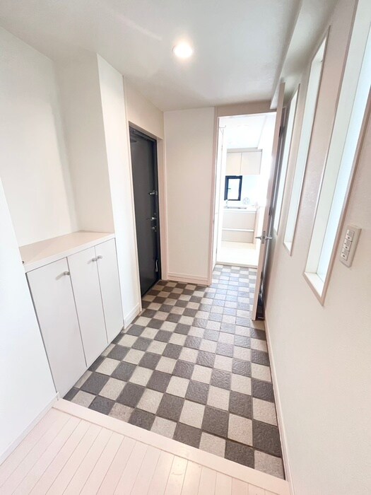 物件内観写真16　(玄関)