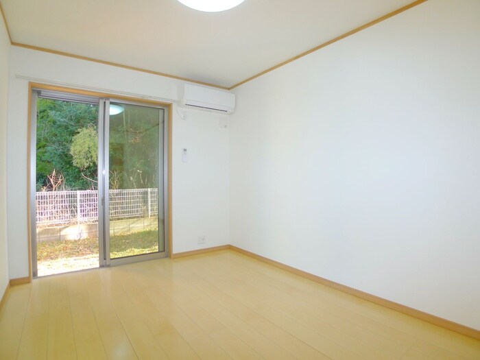 物件内観写真9　(室内からの展望)