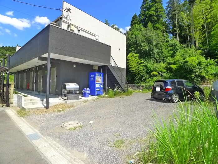 物件外観写真3　(駐車場)