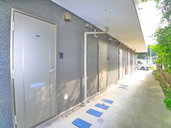 物件外観写真4　(エントランス部分)