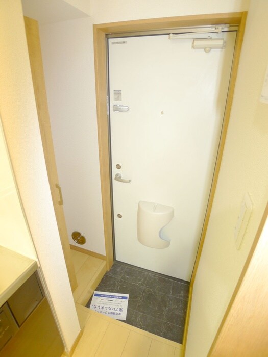 物件内観写真16　(玄関)