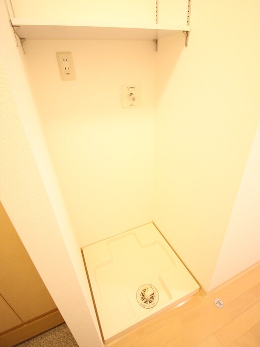 物件内観写真13　(洗濯機置場)