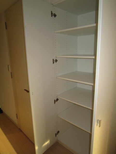 物件内観写真11　(収納)