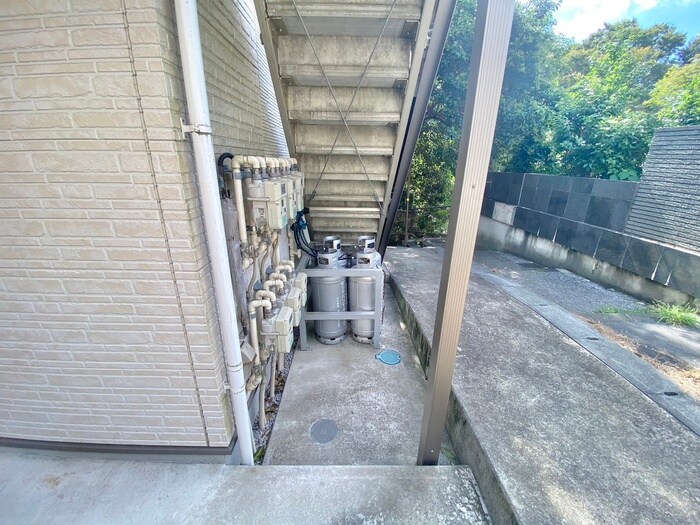 物件外観写真6　(エントランス部分)