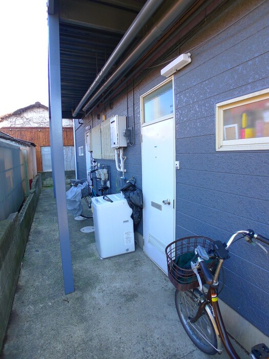 物件外観写真5　(エントランス部分)