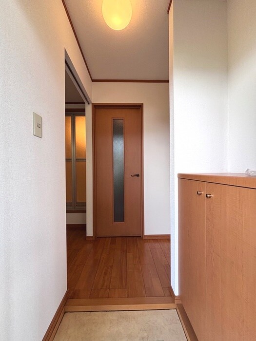 物件内観写真5　(玄関)