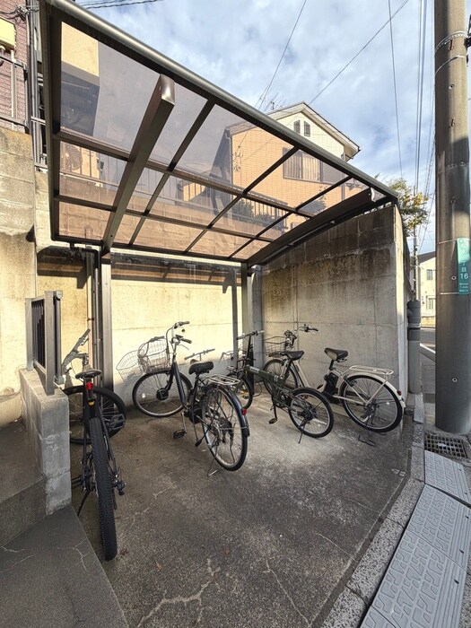 物件外観写真4　(駐輪場)