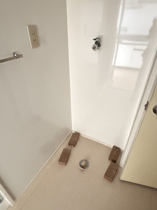 物件内観写真15　(洗濯機置場)