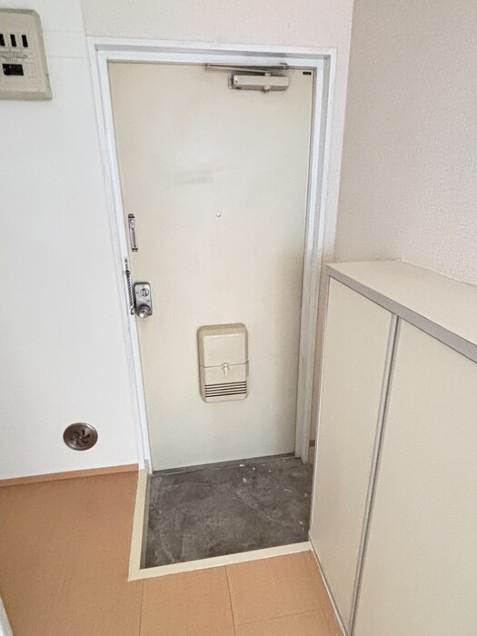 物件内観写真16　(玄関)