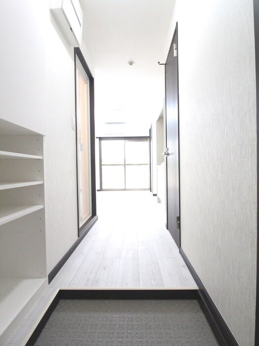 物件内観写真4　(玄関)