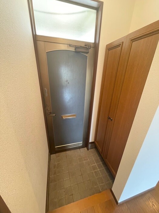物件内観写真7　(玄関)