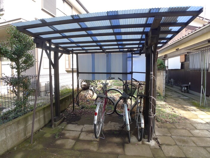 物件外観写真4　(駐輪場)