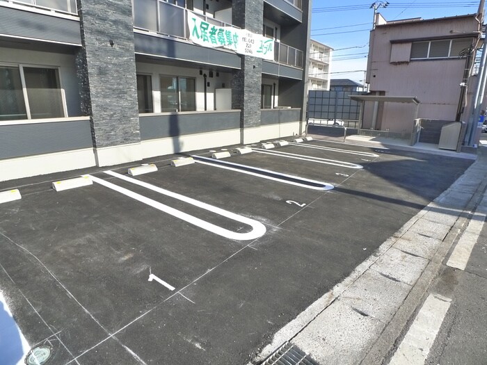 物件外観写真3　(駐車場)