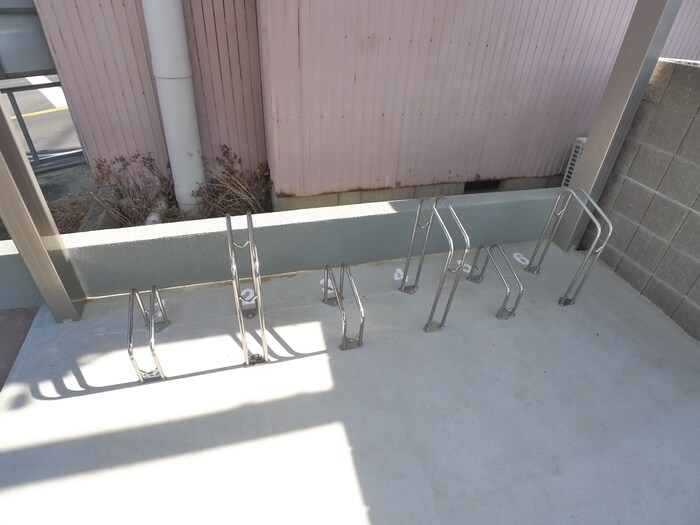 物件外観写真5　(駐輪場)