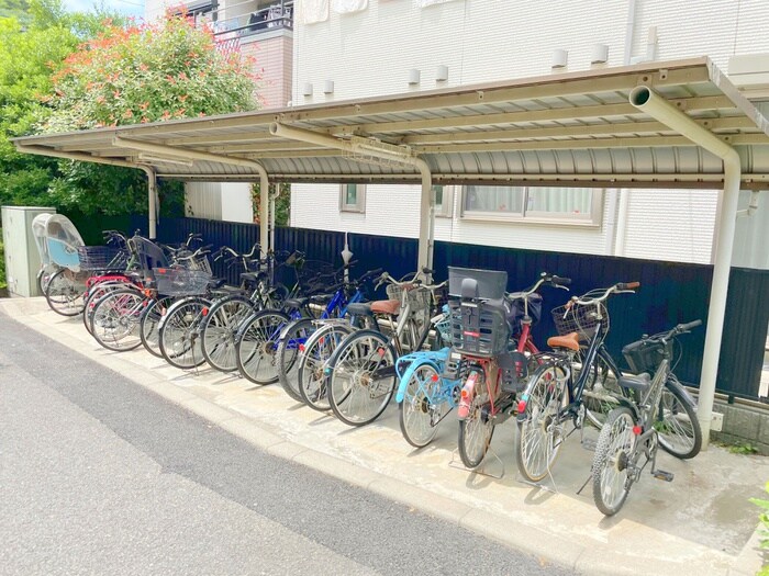 物件外観写真2　(駐輪場)