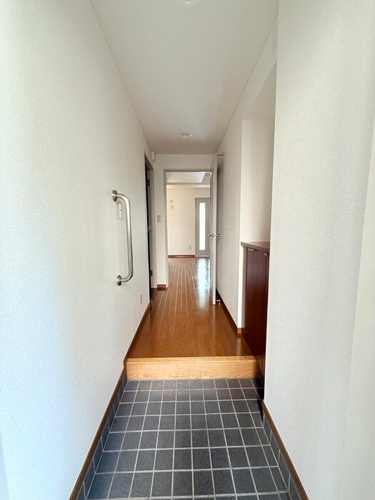 物件内観写真16　(玄関)